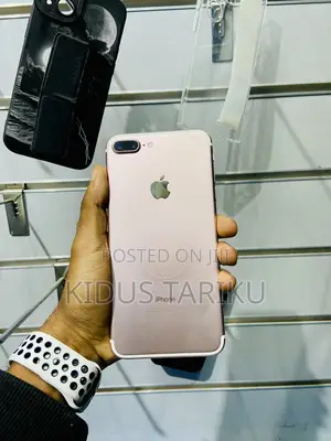 Photo - Apple iPhone 7 Plus 128 GB Gold