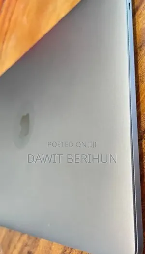 Photo - New Laptop Apple MacBook Pro 2017 16GB Intel Core I7 SSD 1T