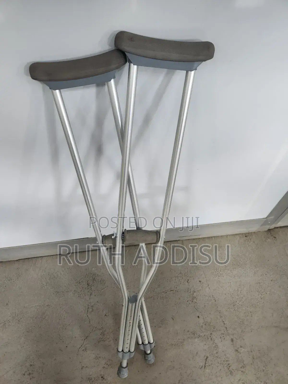 Axillary Bilateral Crutches炸雞axillary Bilateral Crutches奢是medical