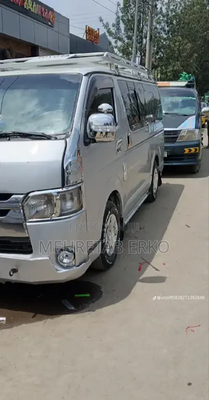 Photo - Toyota HiAce 2008 Silver