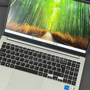New Laptop Samsung 8GB Intel Core I5 SSD 512GB