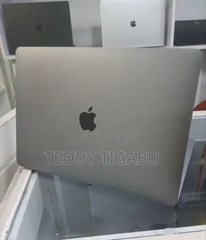 New Laptop Apple MacBook Pro 2017 16GB Intel Core I7 SSD 1T