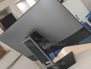 1almost New Dell 27 Inch Dell 27" Inch Monitor