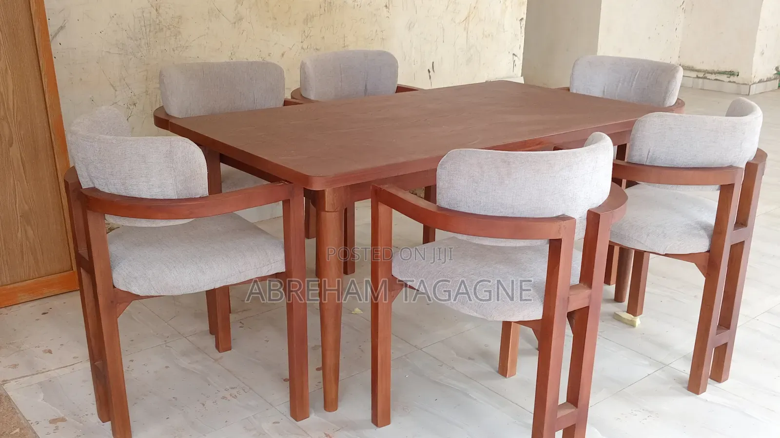 ከዋንዛ የተሰራ ባለ 6ወንበርdiningteble