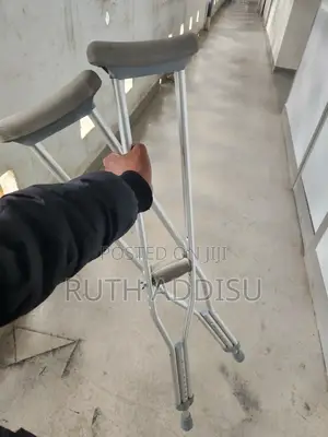 Photo - Axillary Bilateral Crutches建議axillary Stable Ceramic Grip Crutches New