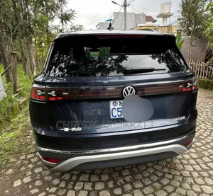 Volkswagen ID.6 2024 Blue