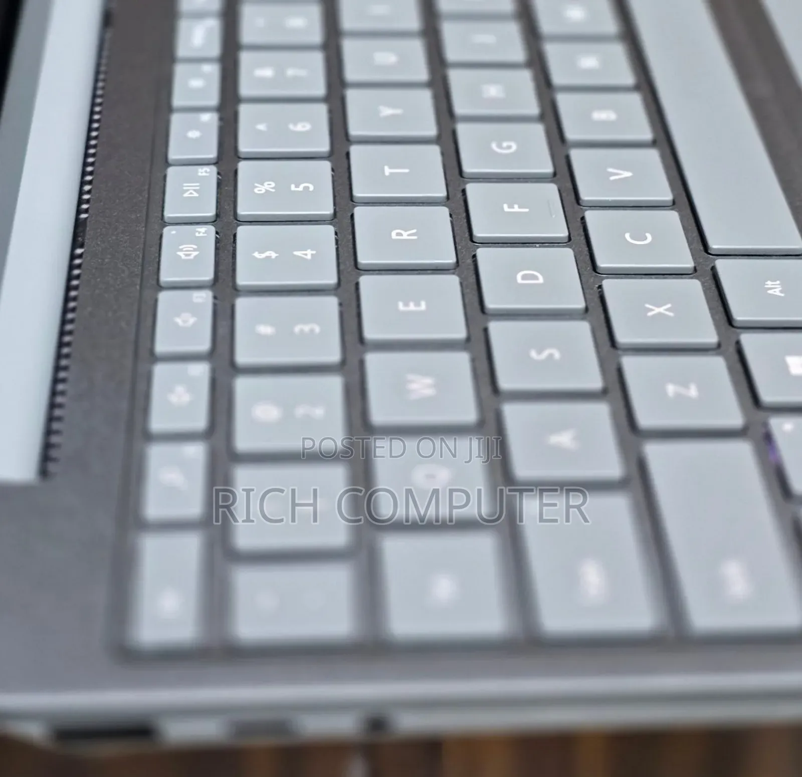 New Laptop Microsoft Surface 8GB Intel Core I7 SSD 256GB