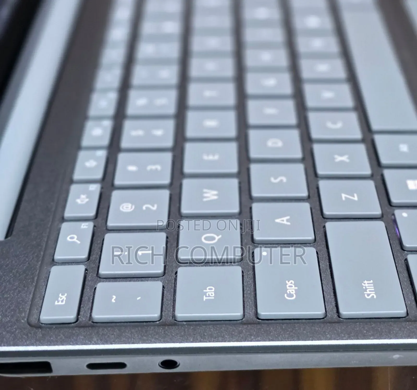 New Laptop Microsoft Surface 8GB Intel Core I7 SSD 256GB