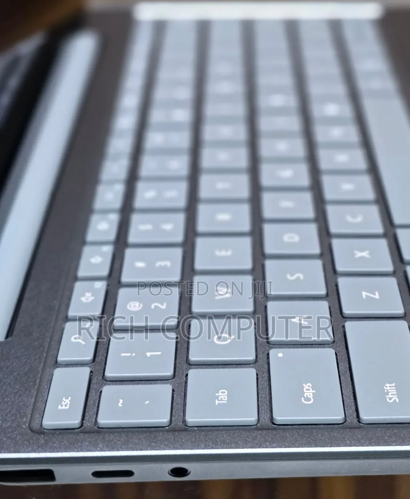 New Laptop Microsoft Surface 8GB Intel Core I7 SSD 256GB