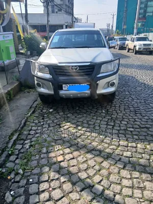 Toyota Hilux 2.5 D-4D 4X4 SRX 2012 Silver