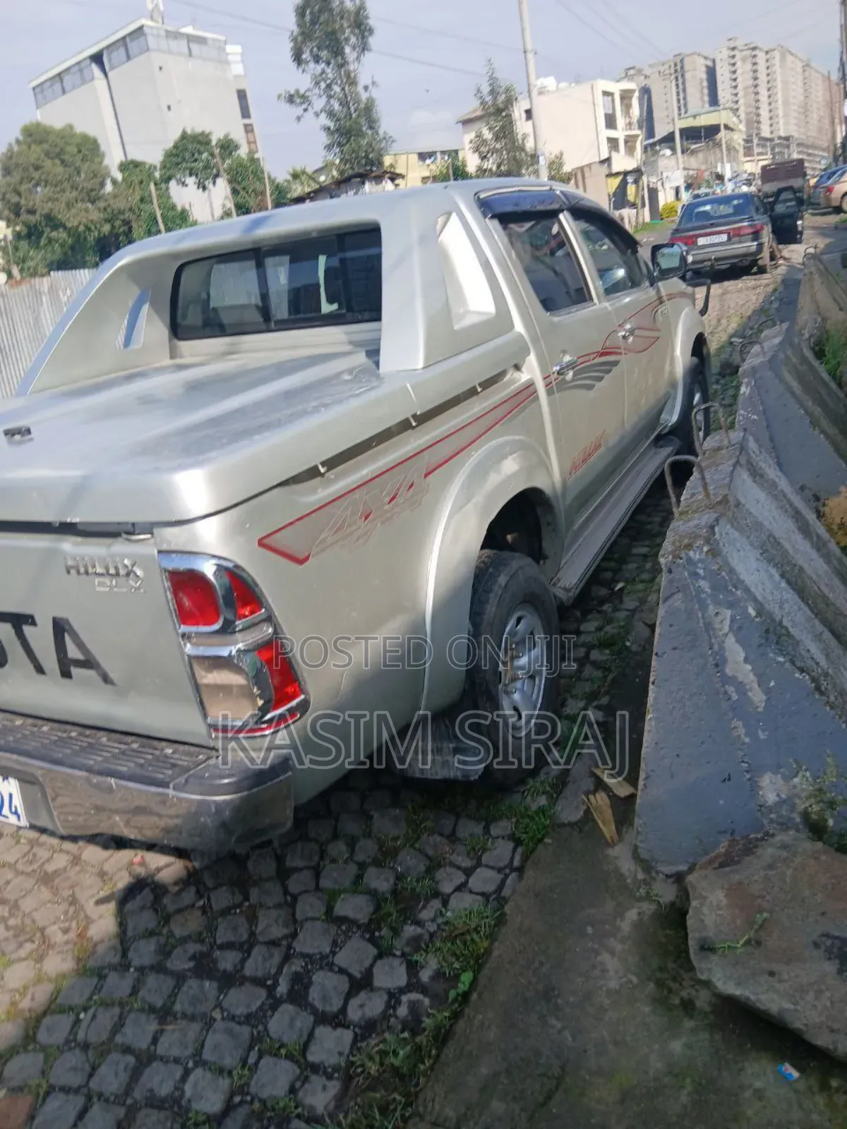 Toyota Hilux 2.5 D-4D 4X4 SRX 2012 Silver