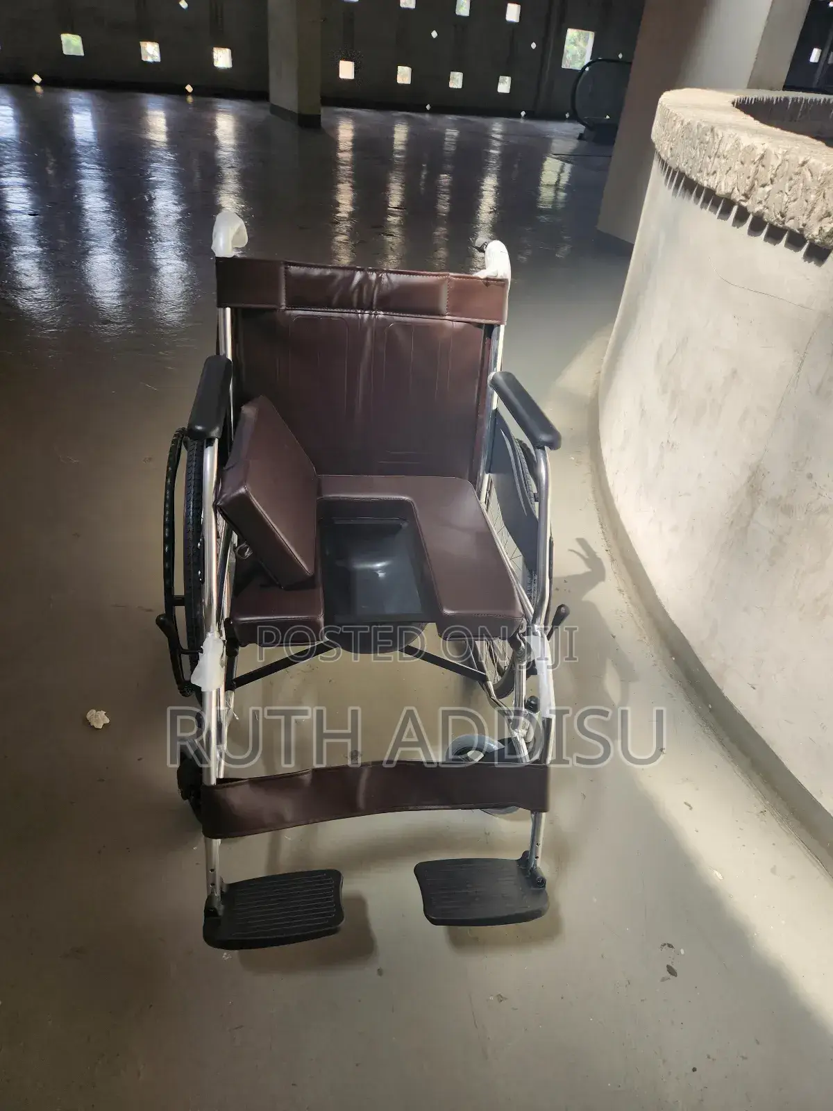 Toilet With Big Wheels Good for Ethiopia Road Wheelchair蝨你wheelchair