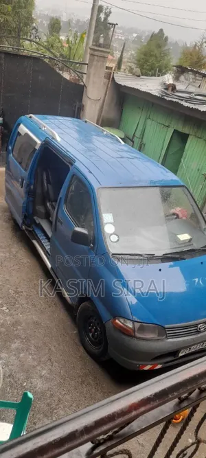 Photo - Toyota HiAce 2003 Blue