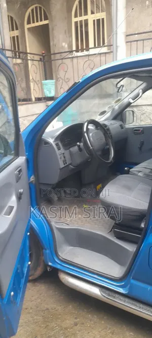 Toyota HiAce 2003 Blue