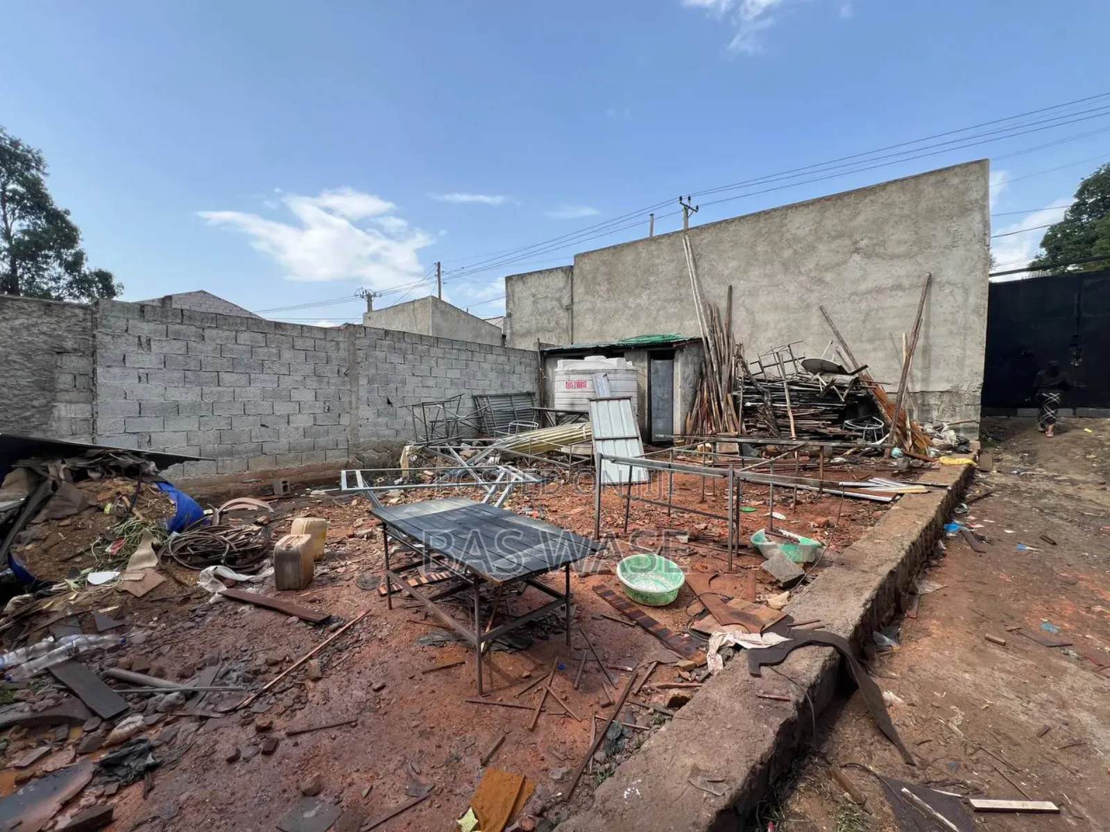 አስቸኳይ የሚሸጥ ግቢ 600ካሬ