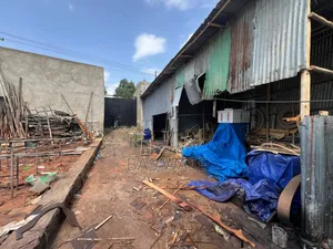 አስቸኳይ የሚሸጥ ግቢ 600ካሬ