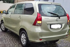 Toyota Avanza 2014 Gold