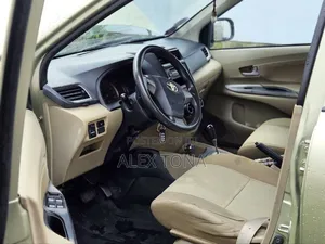 Toyota Avanza 2014 Gold