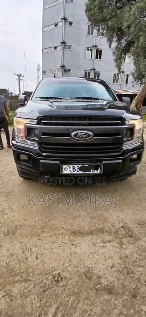 Photo - Ford F-150 Lariat 4x2 SuperCab Styleside 6.5 ft. box 145 in. WB 2020