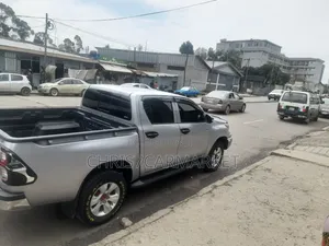 Toyota Hilux Revo Double Cab Deisel 2.4 RWD 2017 Silver