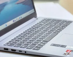 New Laptop Lenovo 8GB AMD Ryzen 5 SSD 512GB