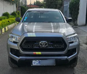 Toyota Tacoma 2021 Silver