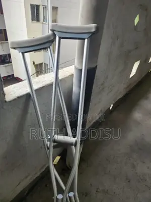 Photo - Two Under Arm Crutches輕輕crutches暄我crutches買了crutches Axillary Medical