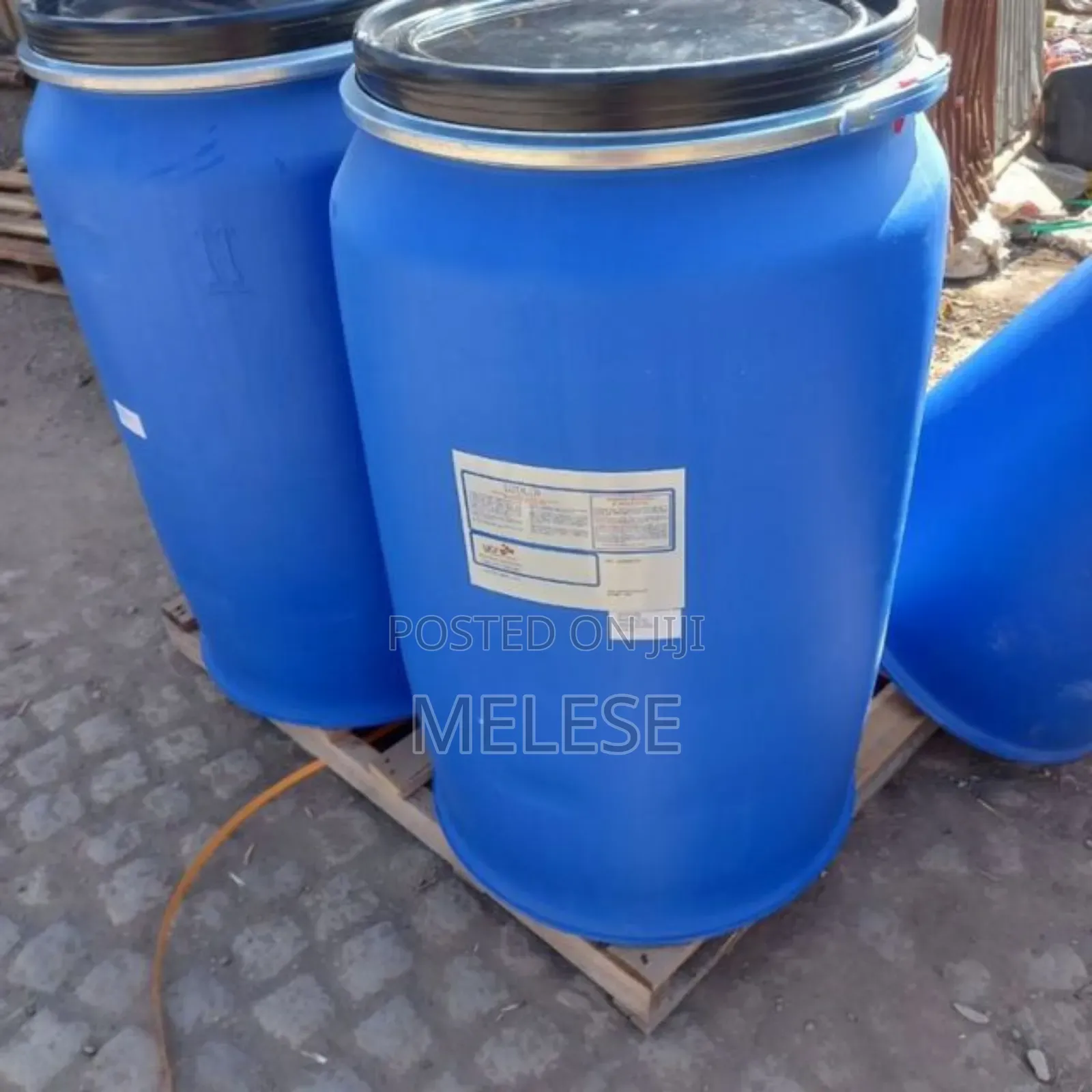 የ ውሀ ማጠራቀሚያ ጀሪካኖች