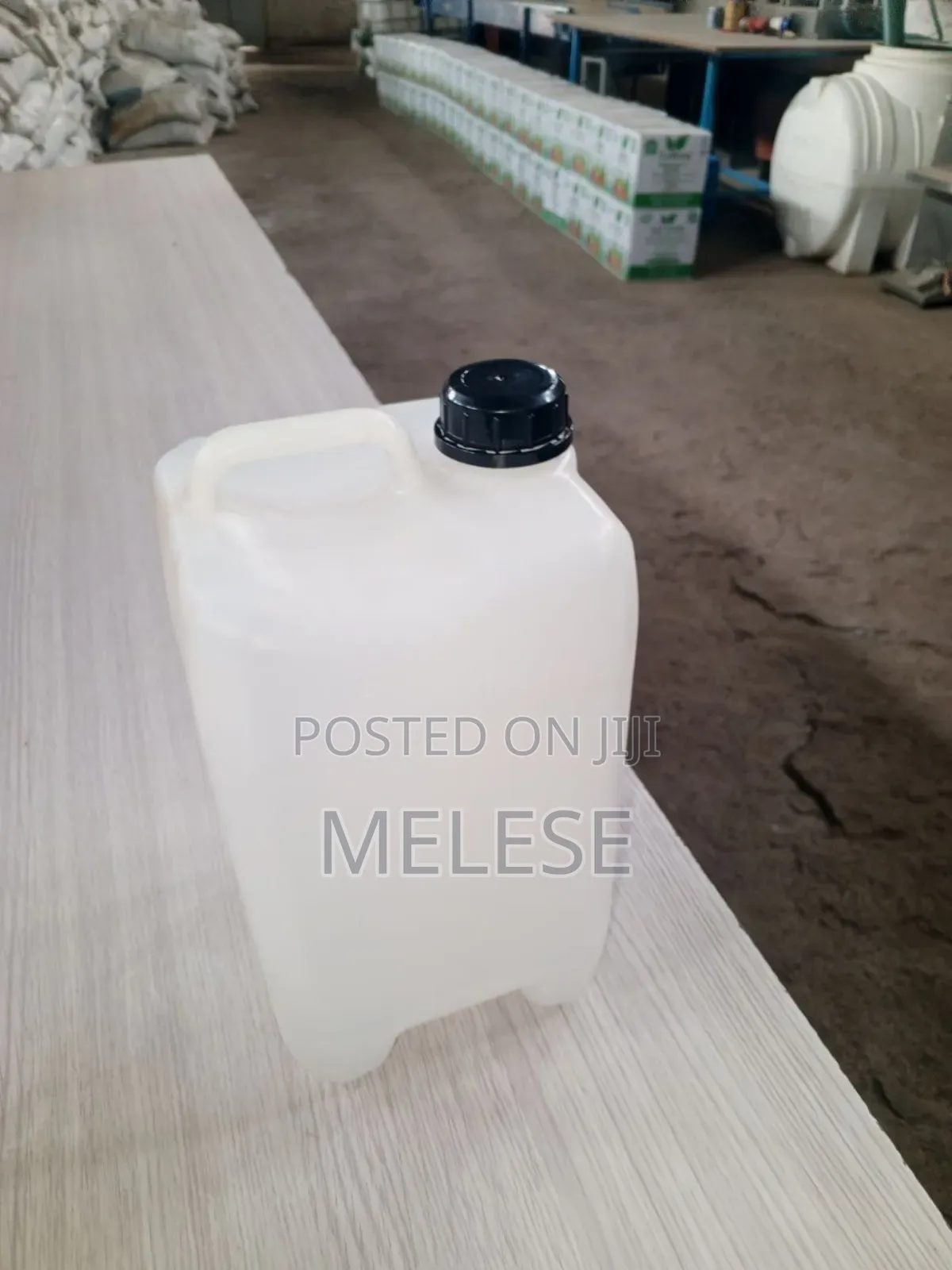 የ ውሀ ማጠራቀሚያ ጀሪካኖች