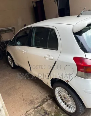 Photo - Toyota Yaris 2008 White