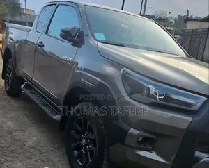 Toyota Hilux 2023 Gray