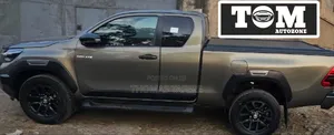 Toyota Hilux 2023 Gray