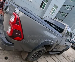 Toyota Hilux 2023 Gray