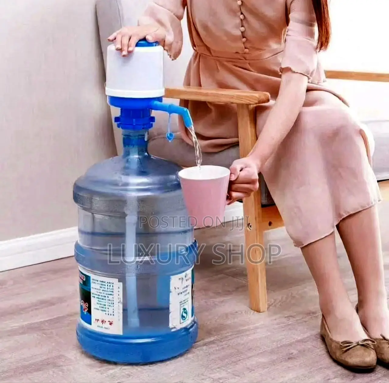 Manual Water Dispenser በእጅ በመጫን ብቻ ከጃር ላይ ውሃ መሳቢያ።