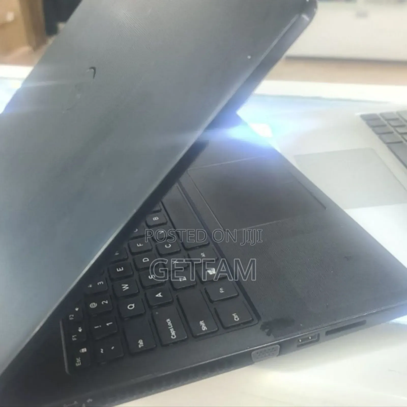 New Laptop Dell Vostro 1015 4GB Intel Core I5 SSD 1T