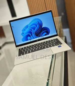 New Laptop HP EliteBook 830 G8 16GB Intel Core I7 SSD 512GB