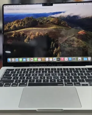 Photo - New Laptop Apple MacBook Air 2022 M2 8GB Intel Core I5 SSD 512GB