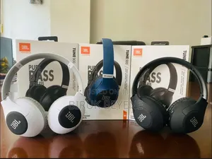 Photo - JBL Tune 900