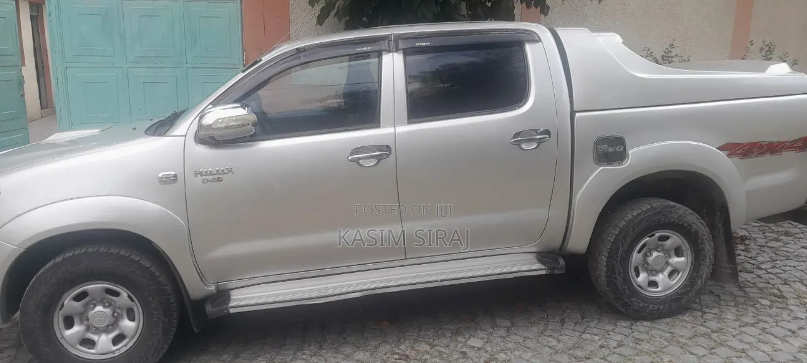 Toyota Hilux 2.5 D-4D 4X4 SRX 2010 Silver