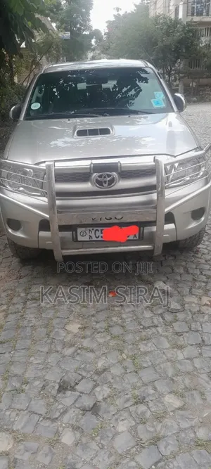 Toyota Hilux 2.5 D-4D 4X4 SRX 2010 Silver