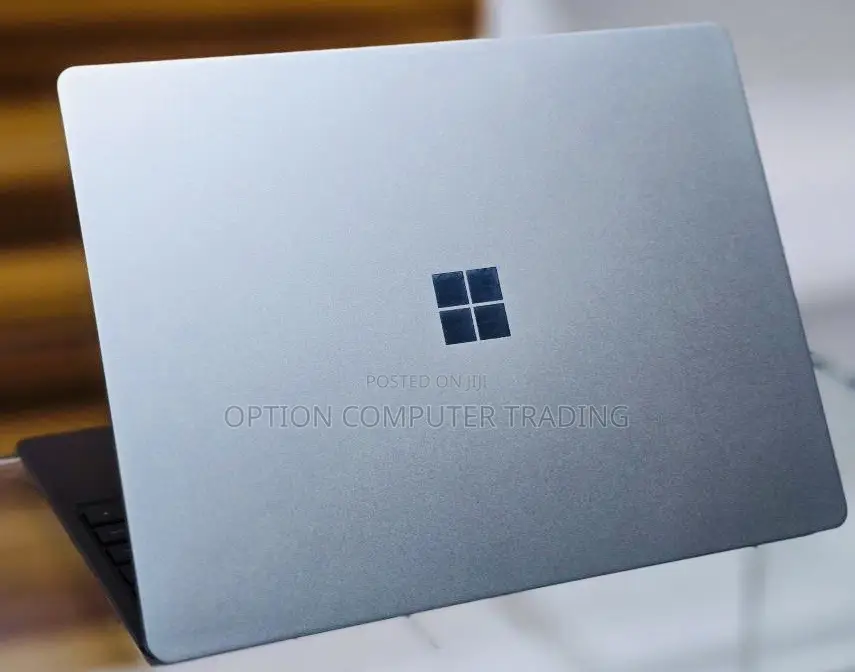 New Laptop Microsoft Surface 8GB Intel Core I5 SSD 256GB