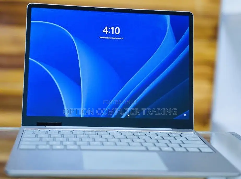 New Laptop Microsoft Surface 8GB Intel Core I5 SSD 256GB