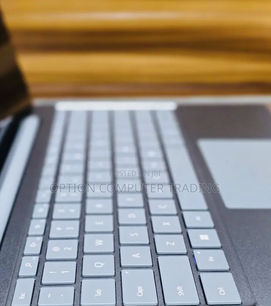 New Laptop Microsoft Surface 8GB Intel Core I5 SSD 256GB