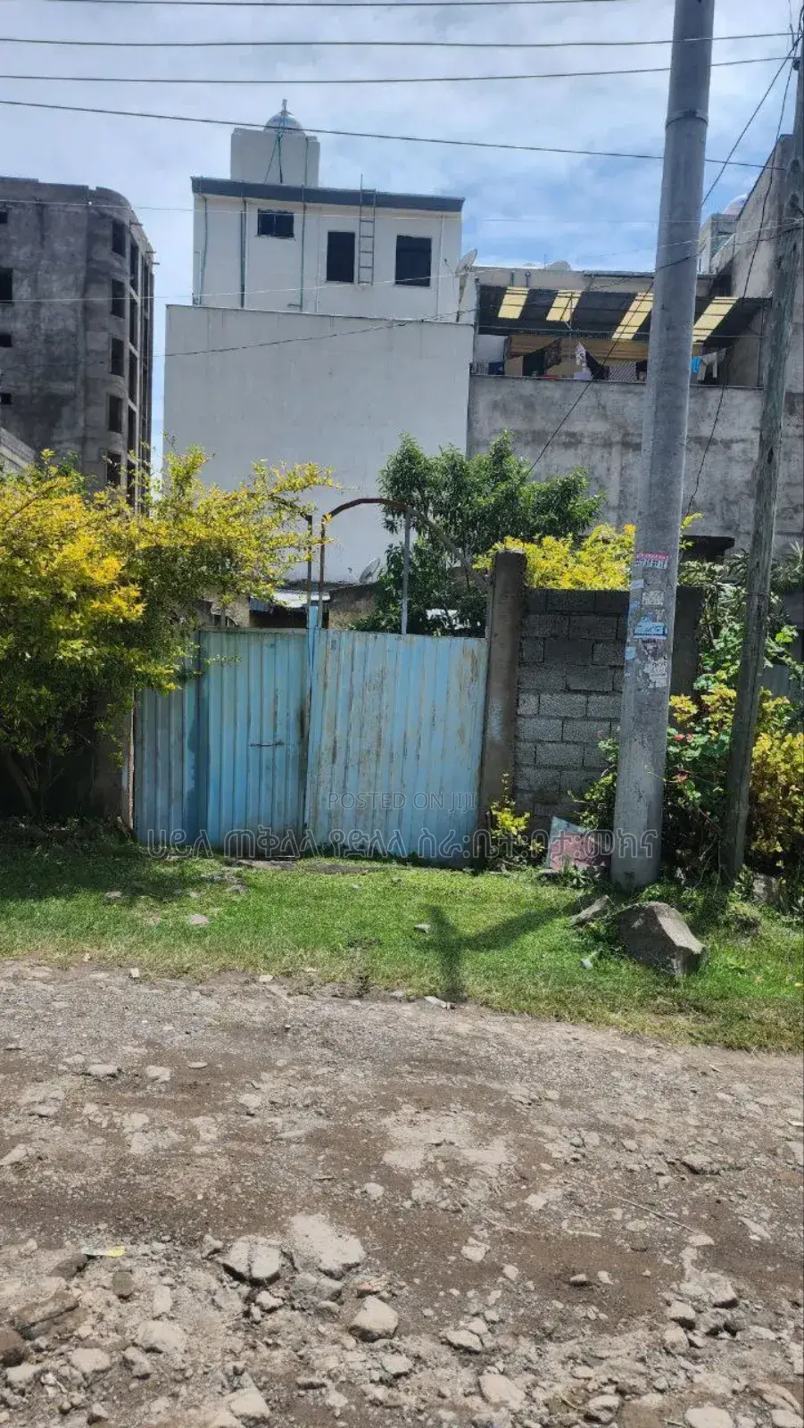 አያት አየርመንገድ አካባቢ ሠርቪስ ያለው 175 ካሬ ቦታ ሽያጭ