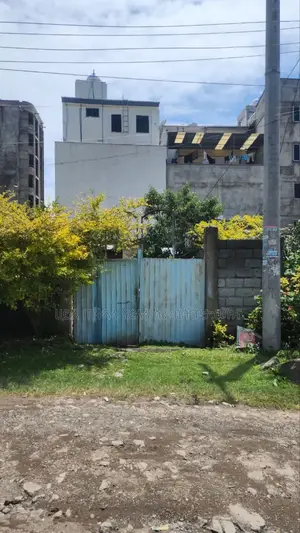 አያት አየርመንገድ አካባቢ ሠርቪስ ያለው 175 ካሬ ቦታ ሽያጭ