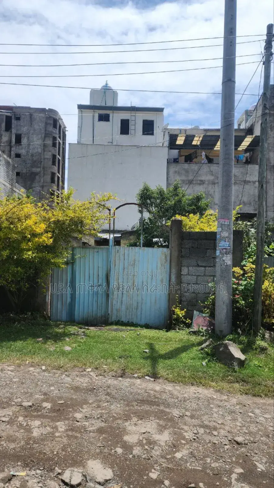 አያት አየርመንገድ አካባቢ ሠርቪስ ያለው 175 ካሬ ቦታ ሽያጭ