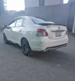 Toyota Yaris 2010 White