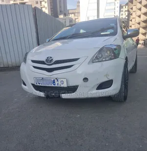 Toyota Yaris 2010 White