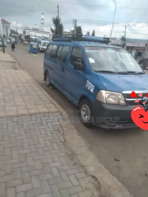 Photo - Toyota HiAce 2009 Blue