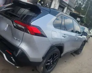 Toyota RAV4 Hybrid 2024 Silver